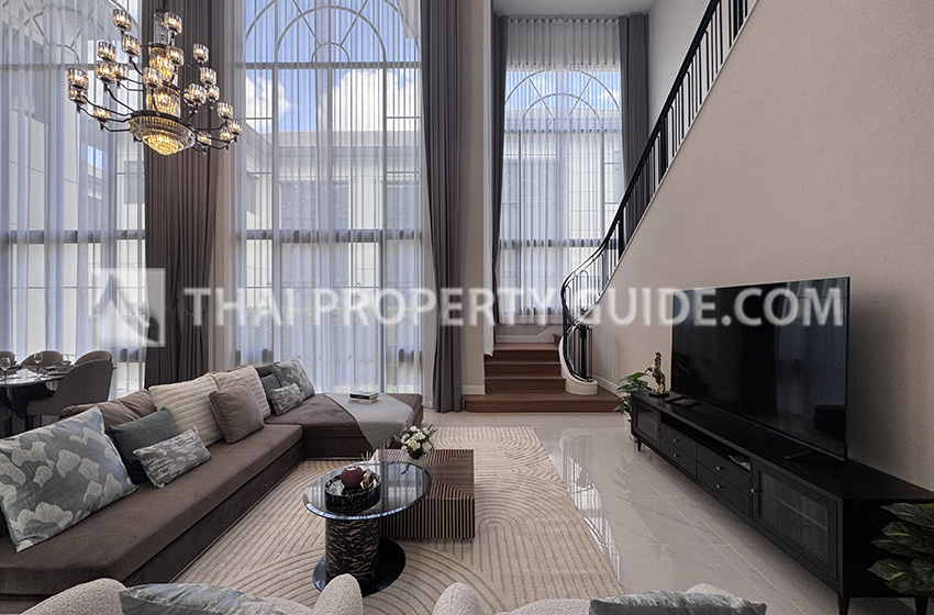 House with Shared Pool in Krung Thep Kritha 